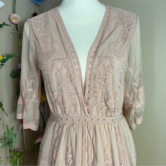 Wishlist As You Wish Balloon Long Sleeve Embroidered Maxi Dress In Light Mauve - Picture 8 of 12